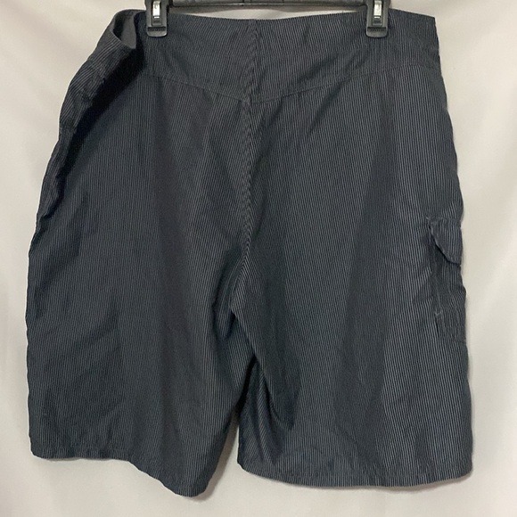 Nike 6.0 MENS SIZE 38 BOARD SHORTS Gray and Black Striped Shorts POCKETS CLEAN - Picture 8 of 13
